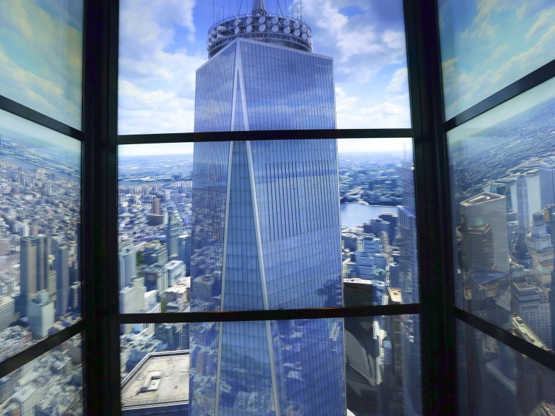 ... schließlich Wolkenkratzer. Soeben wurde man Zeuge von 500 Jahren Manhattan. Das alte World Trade Center ist ganz kurz rechts zu sehen.