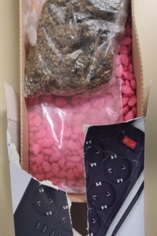 Die Beamten fanden bei dem Mann auf der A2 in Gelsenkirchen Drogen in einer Mehrfachsteckdosen-Verpackung.