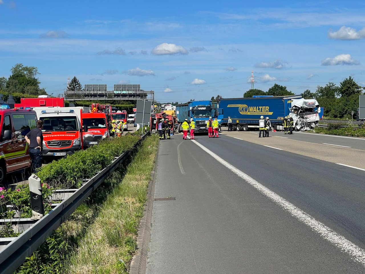 A2 bei Dortmund: Vollsperrung nach Lkw-Unfall ++ zwei Verletzte 