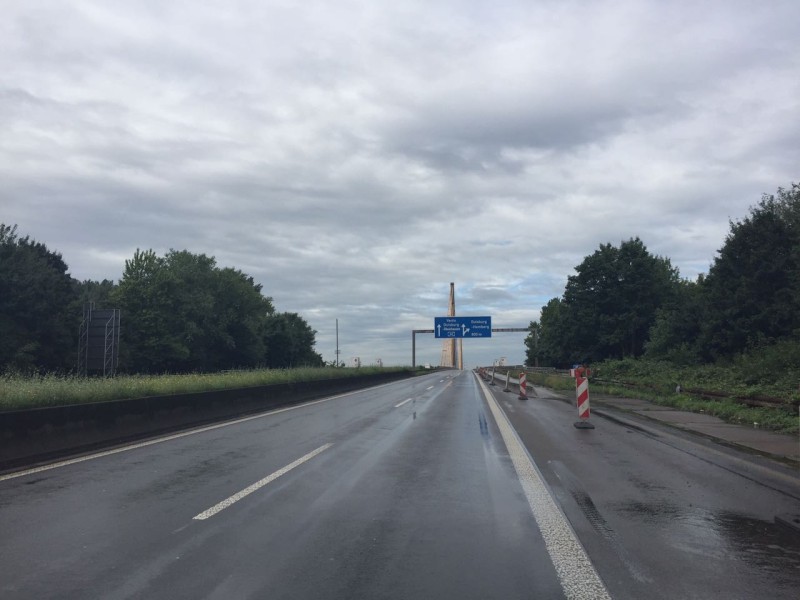 Die A40 bei Duisburg ist wie leer gefegt.