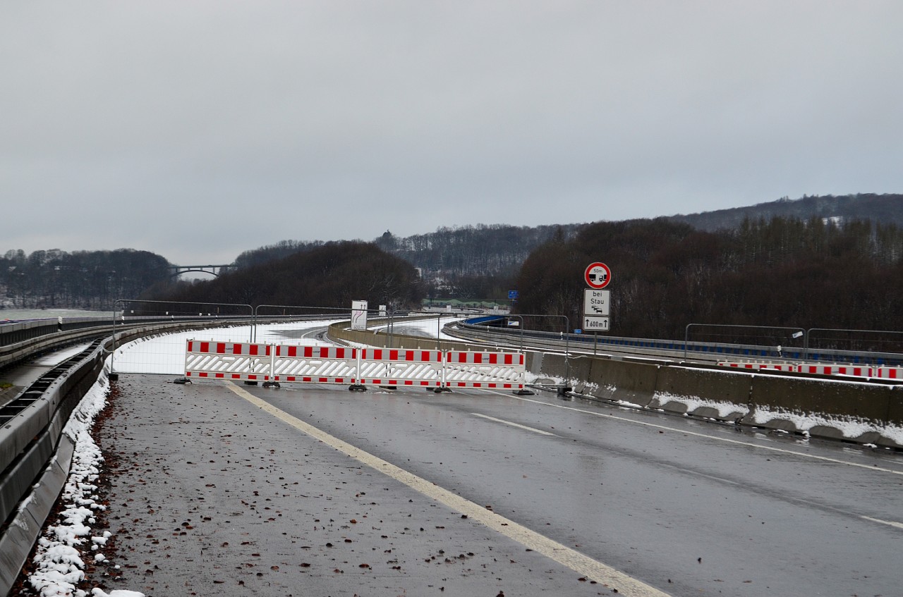 Die A45-Brücke bei Lüdenscheid ist gesperrt.