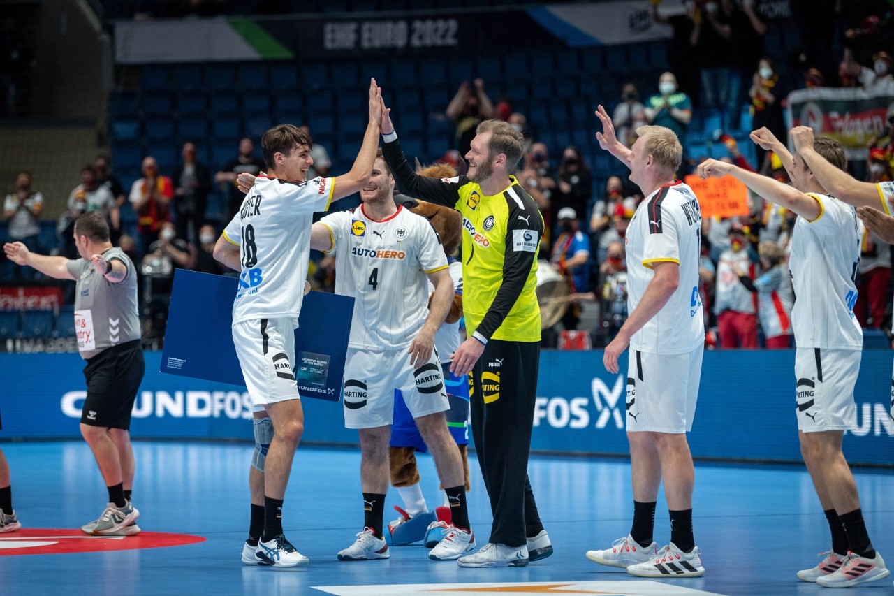 ARD und ZDF übertragen die Spiele der Handball-EM 2022 live. 