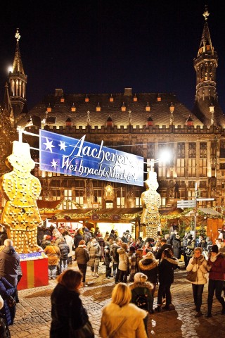 Der Weihnachtsmarkt in Aachen lockt jährlich Tausende Besucher an.