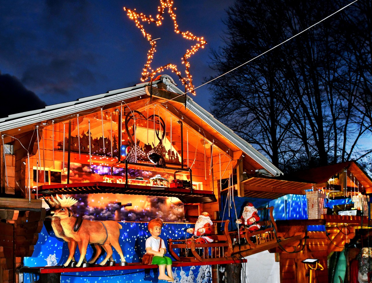 „Adrianos Weihnachtswelt“ in Gelsenkirchen bringt die Augen der Besucher zum Strahlen.