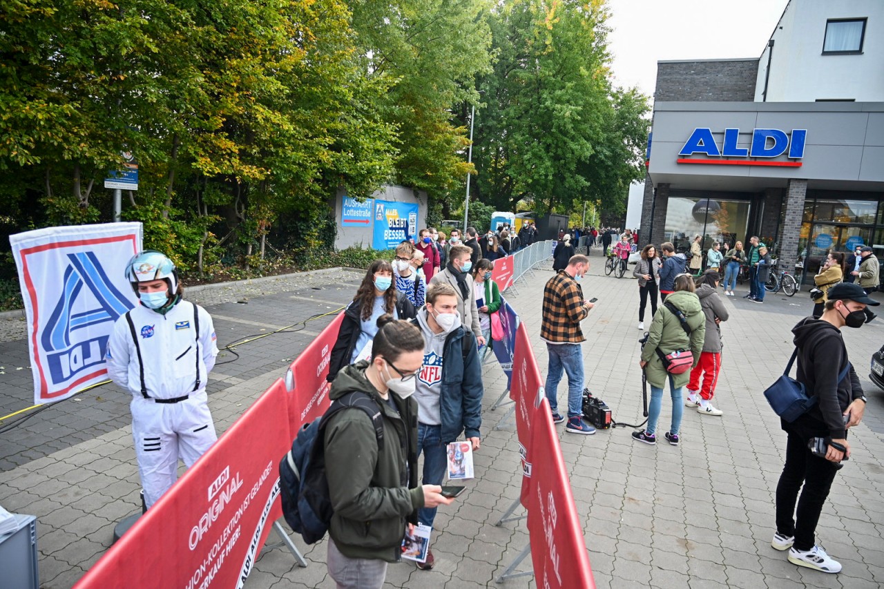 Vergangene Woche verkaufte Aldi Nord seine Kollektion in Hamburg und die Kunden standen Schlange.