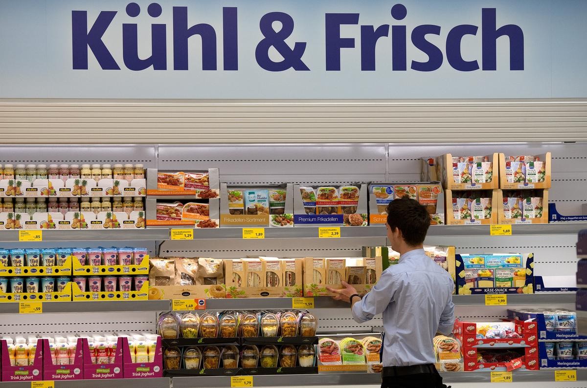 Eine „Kühl & Frisch" Theke bei Aldi Süd. Eine „Kühl & Frisch" Theke bei Aldi Süd.