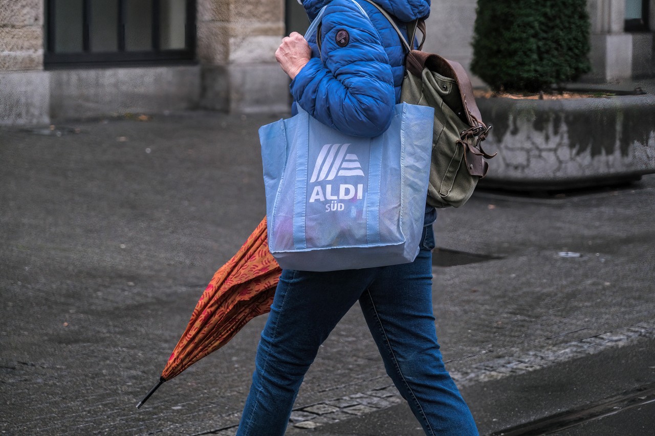 Aldi-Kunden wundern sich wo die Taschen hin sind. (Symbolbild)