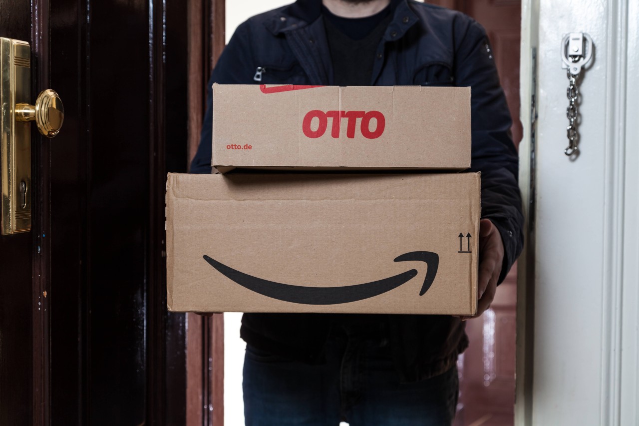 Amazon, Otto und Co: Eine Bestimmte Bezahloption solltest du besser nicht verwenden. (Symbolbild)