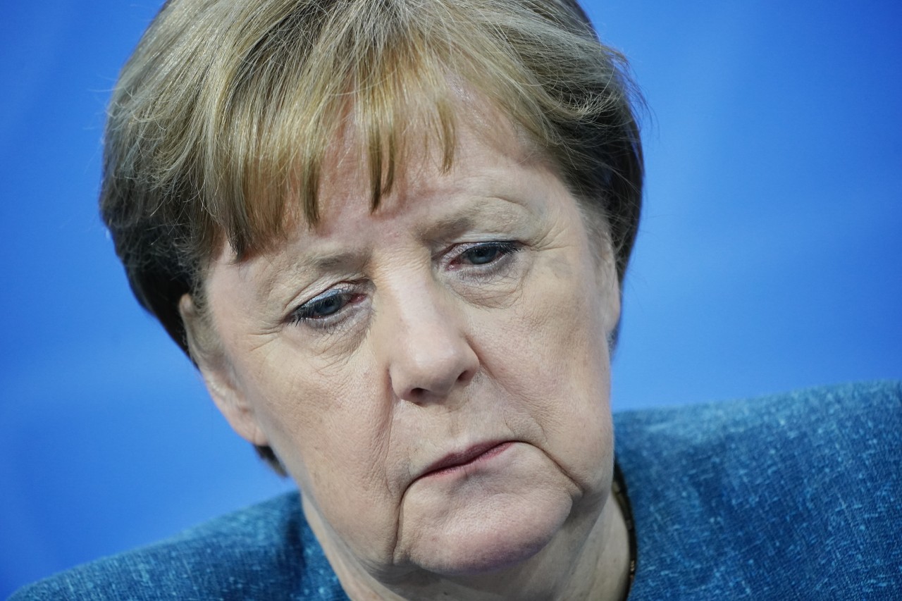 Plötzlich erscheint ihr politisches Erbe in einem anderen Licht: Altkanzlerin Angela Merkel. 