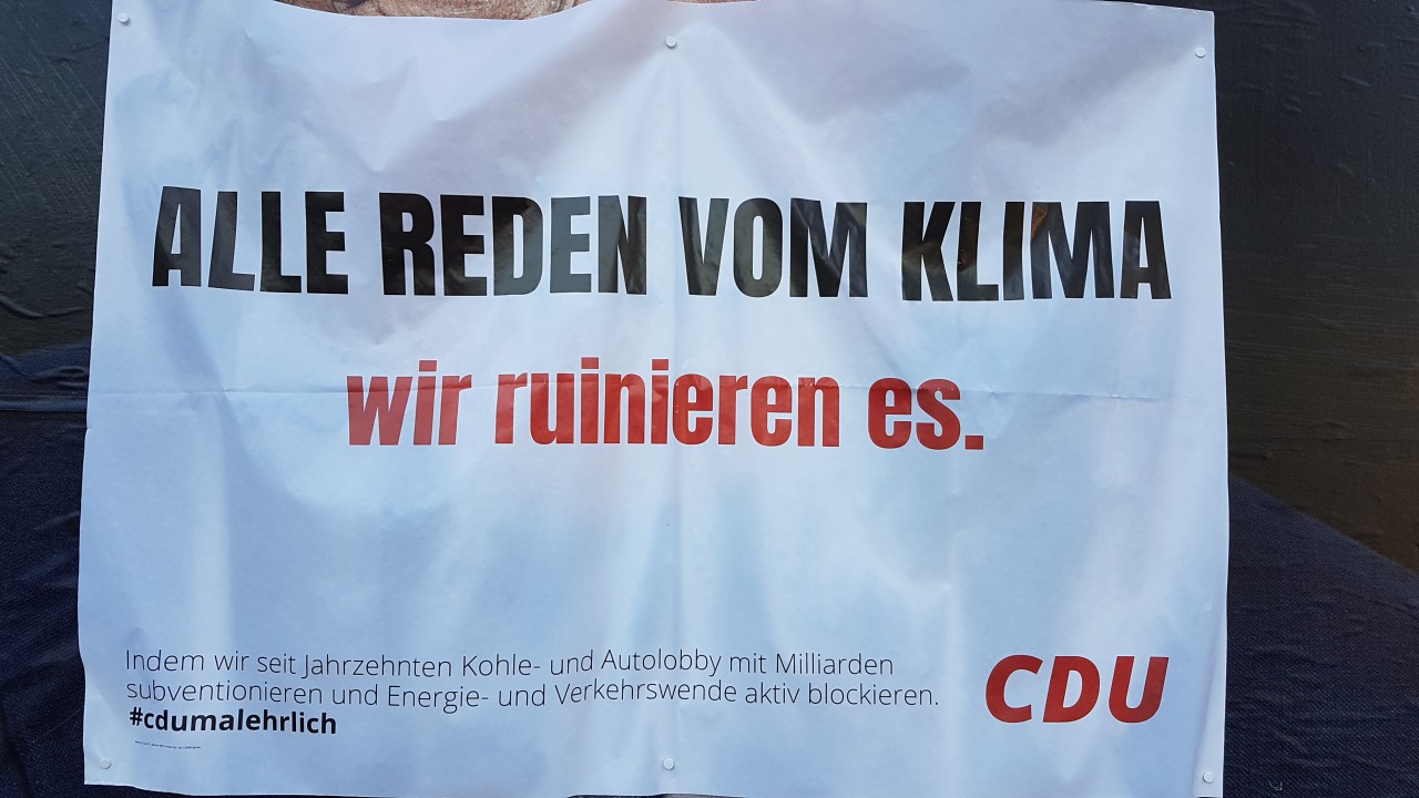 Diese Botschaft stand auf dem Wahlplakat von Armin Laschet in Düsseldorf.