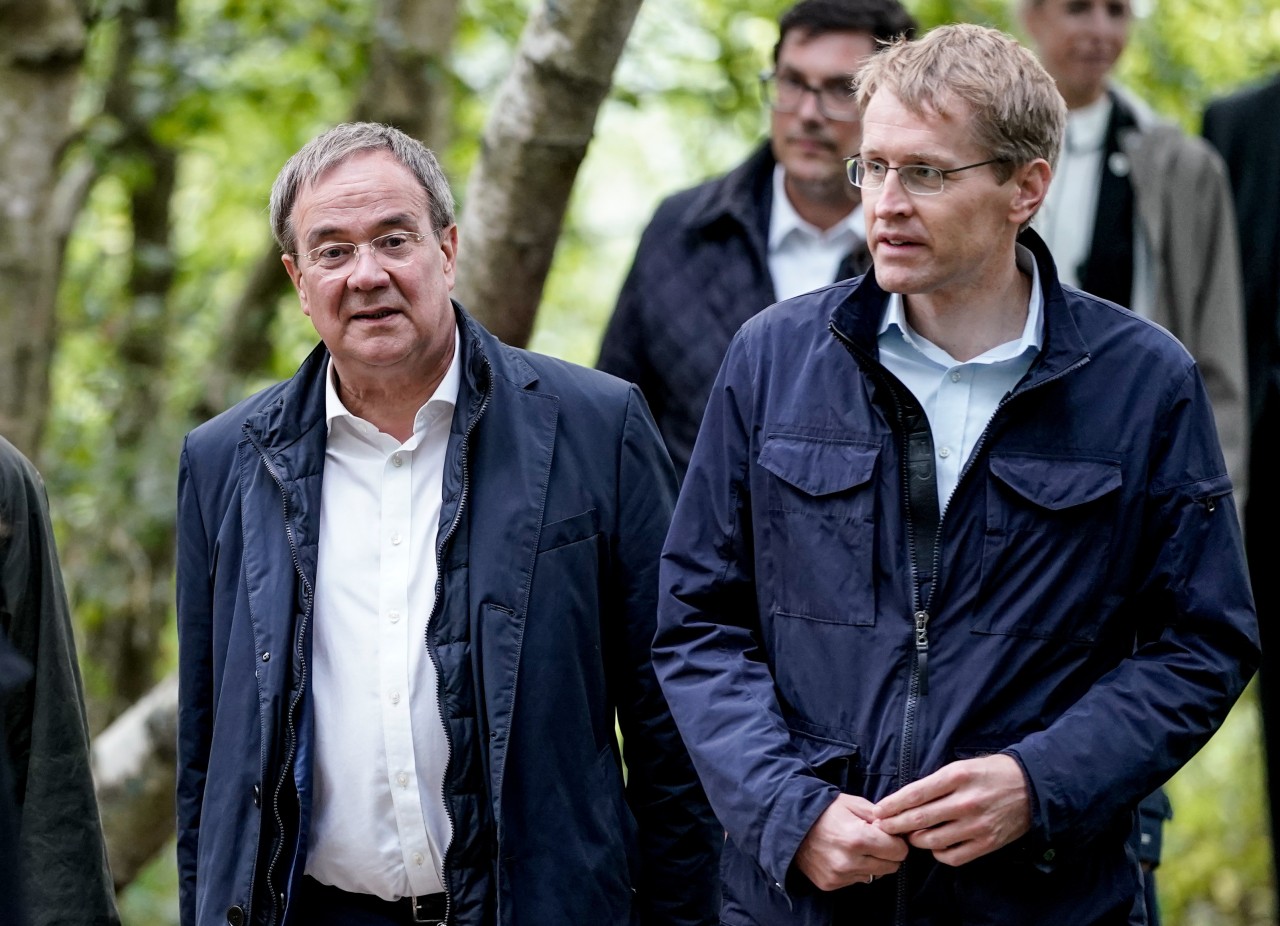 Die CDU-Politiker Armin Laschet und Daniel Günther bei einem Wahlkampf-Auftritt im August.