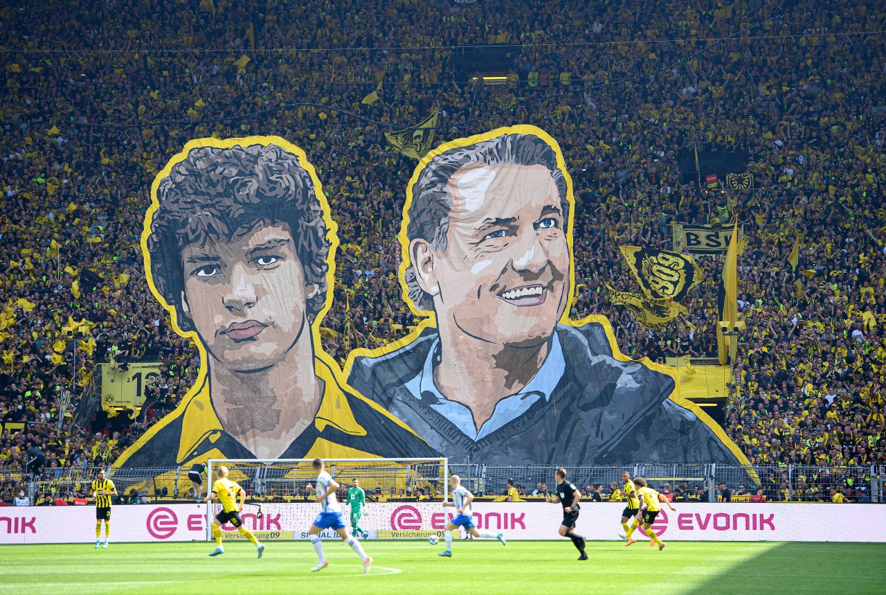 Von den BVB-Fans wurde Zorc mit einer großen Choreo verabschiedet. 