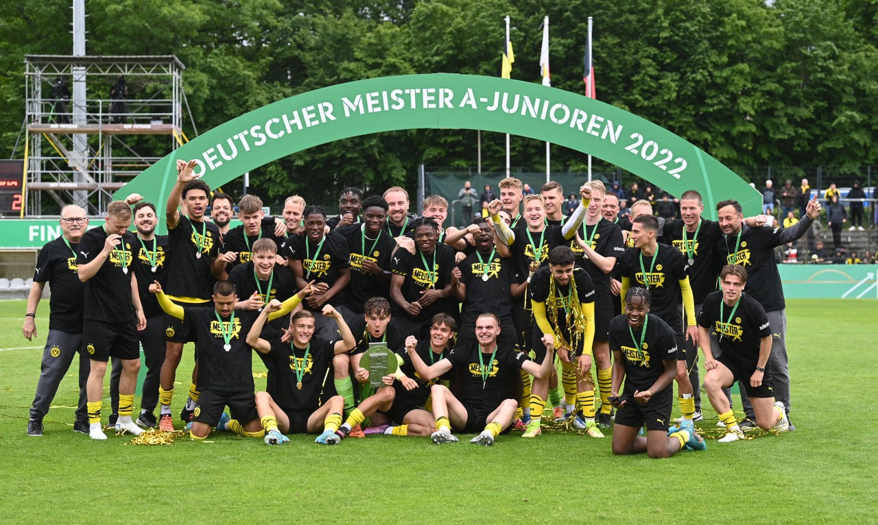Meister! Die Talente des BVB krönen eine herausragende Saison.