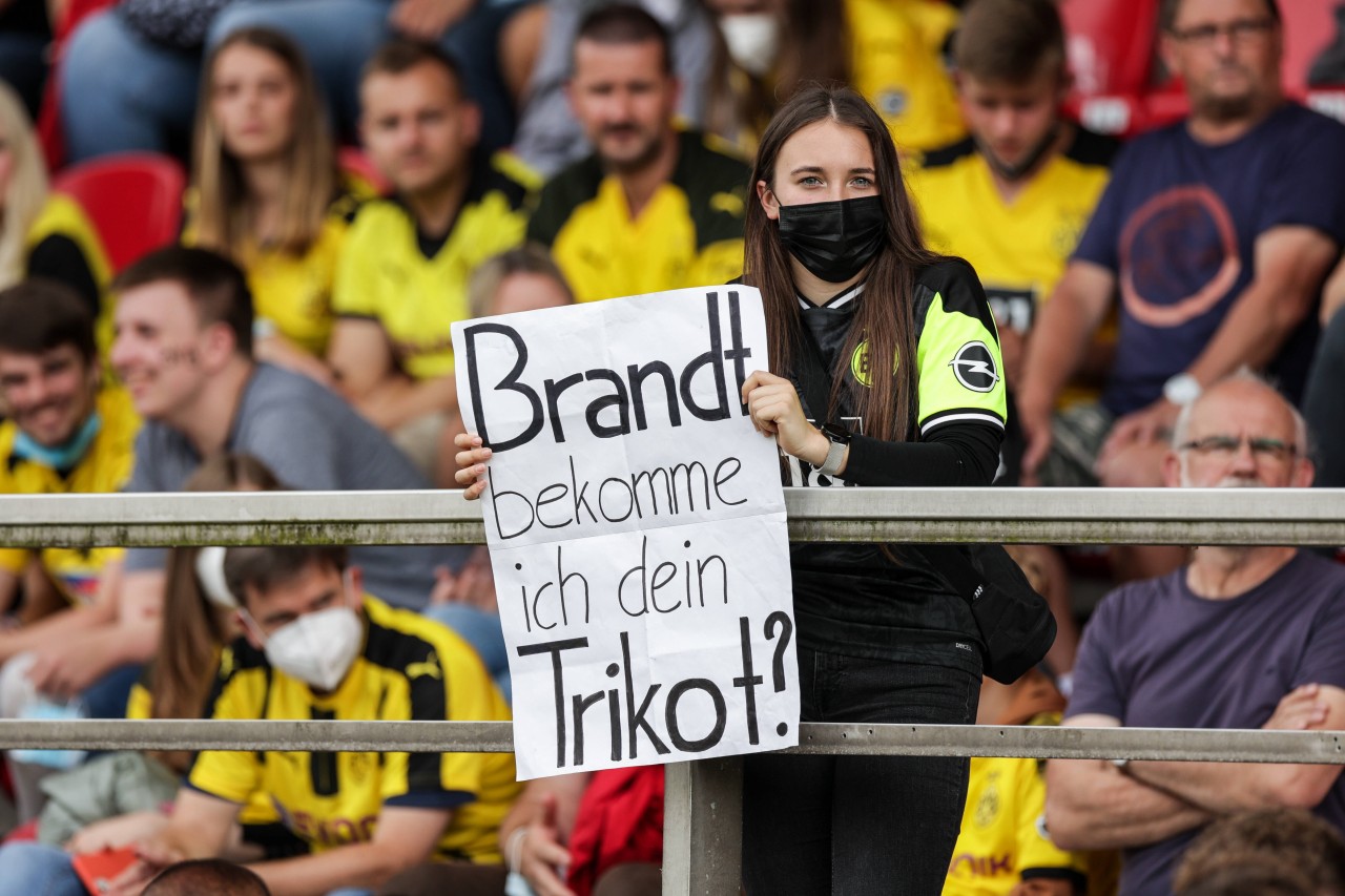 Ein weiblicher BVB-Fan wünscht sich ein Trikot von Julian Brandt.