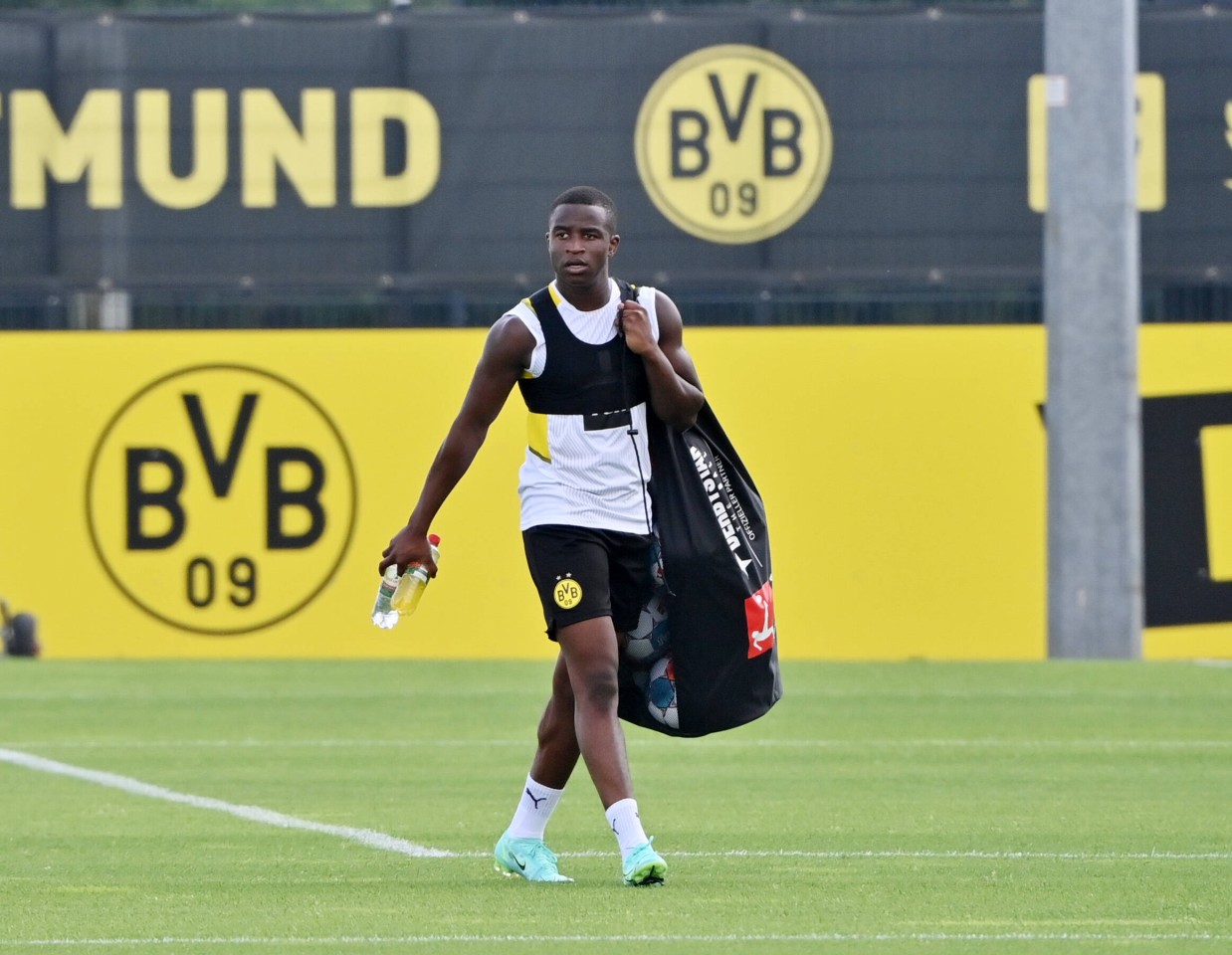 Borussia Dortmund: Youssoufa Moukoko beim Training.