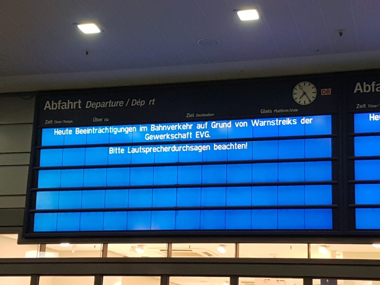Keine Infos mehr am Hauptbahnhof Essen.