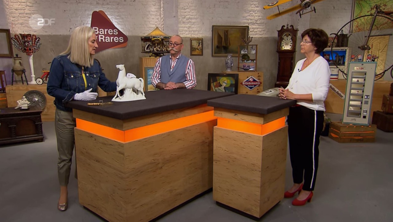 „Bares für Rares“ (ZDF): Christa will ihr Porzellan-Pferd loswerden.