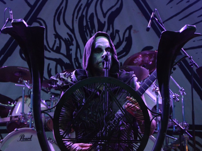 Die Band Behemoth bei ihrem Auftritt im Amphitheater Gelsenkirchen. Dort fand wieder das Rock 
Hard Festival statt.