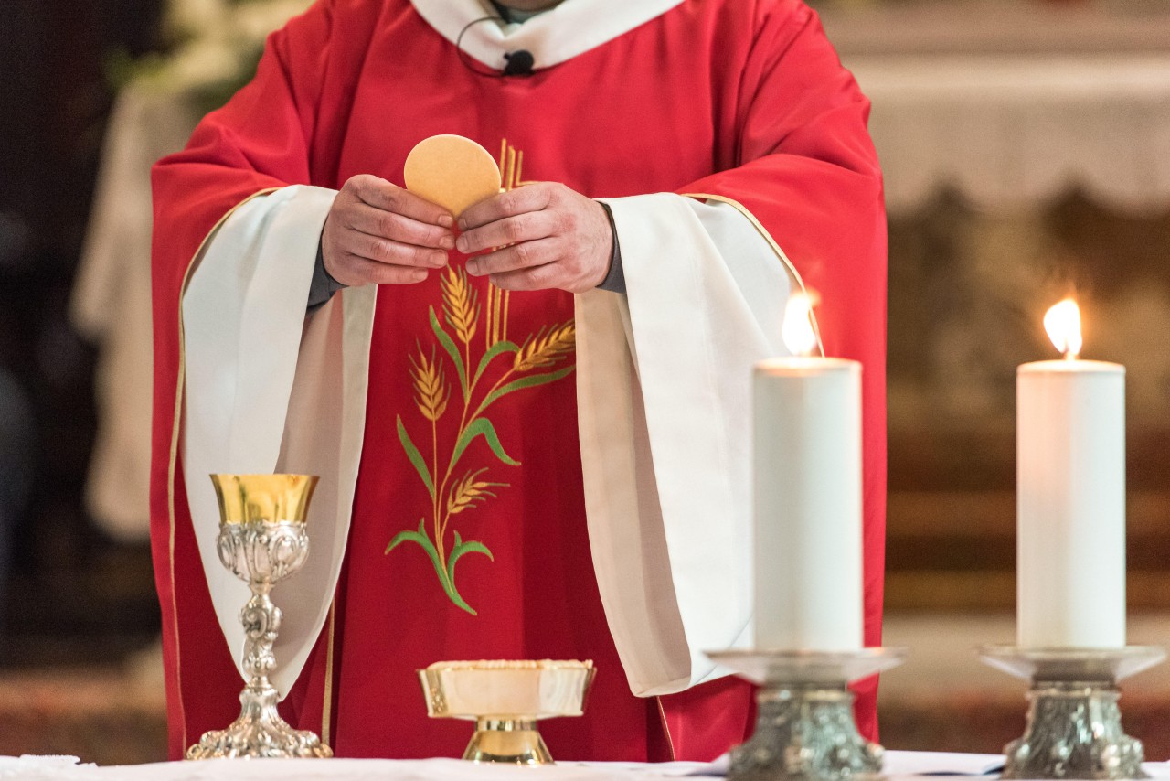 Das Bistum Essen hat einen Priester suspendiert. (Symbolbild)