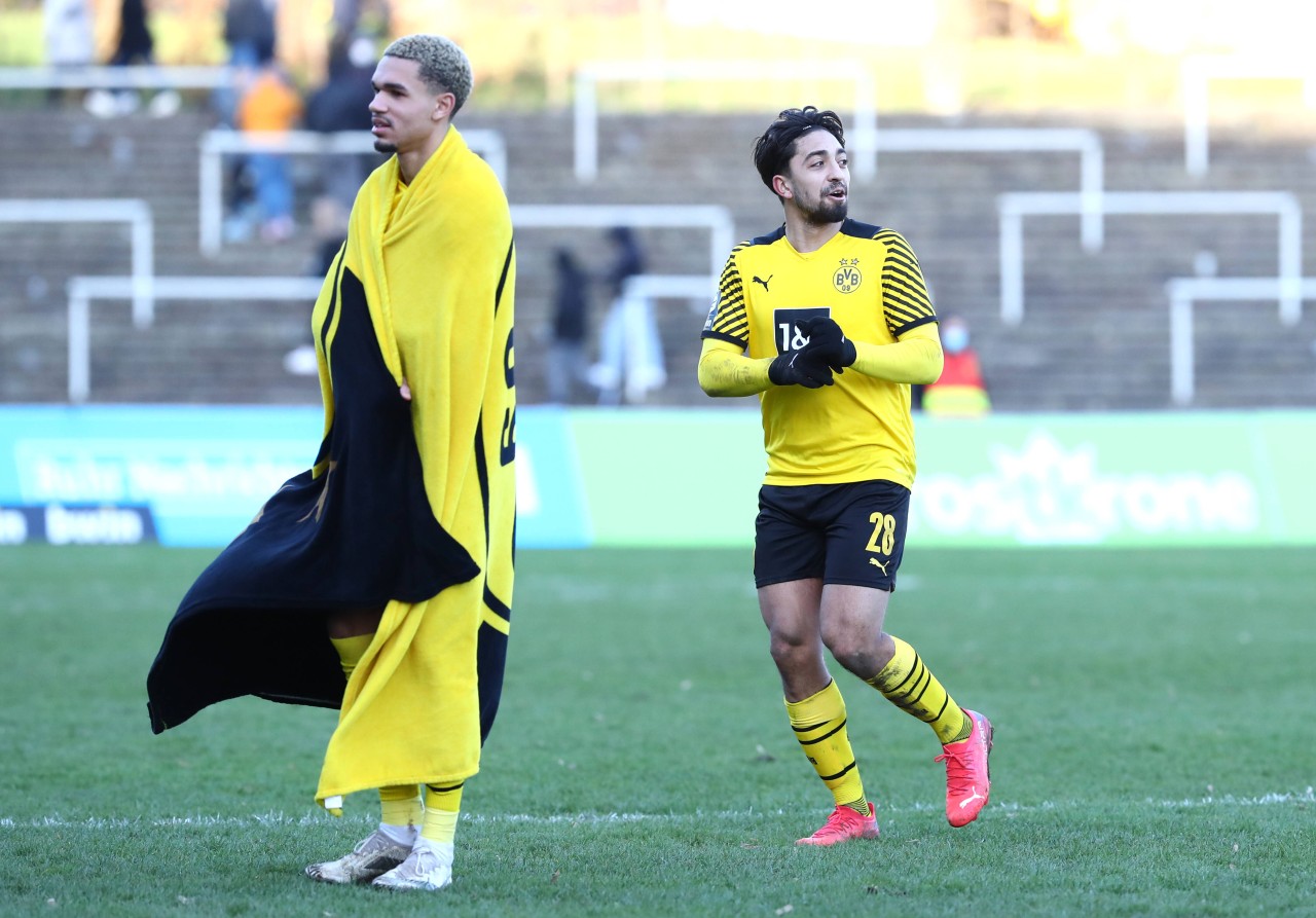 Borussia Dortmund: Werden Justin Njinmah (l.) und Immanuel Pherai (r.) ihr Profidebüt feiern?