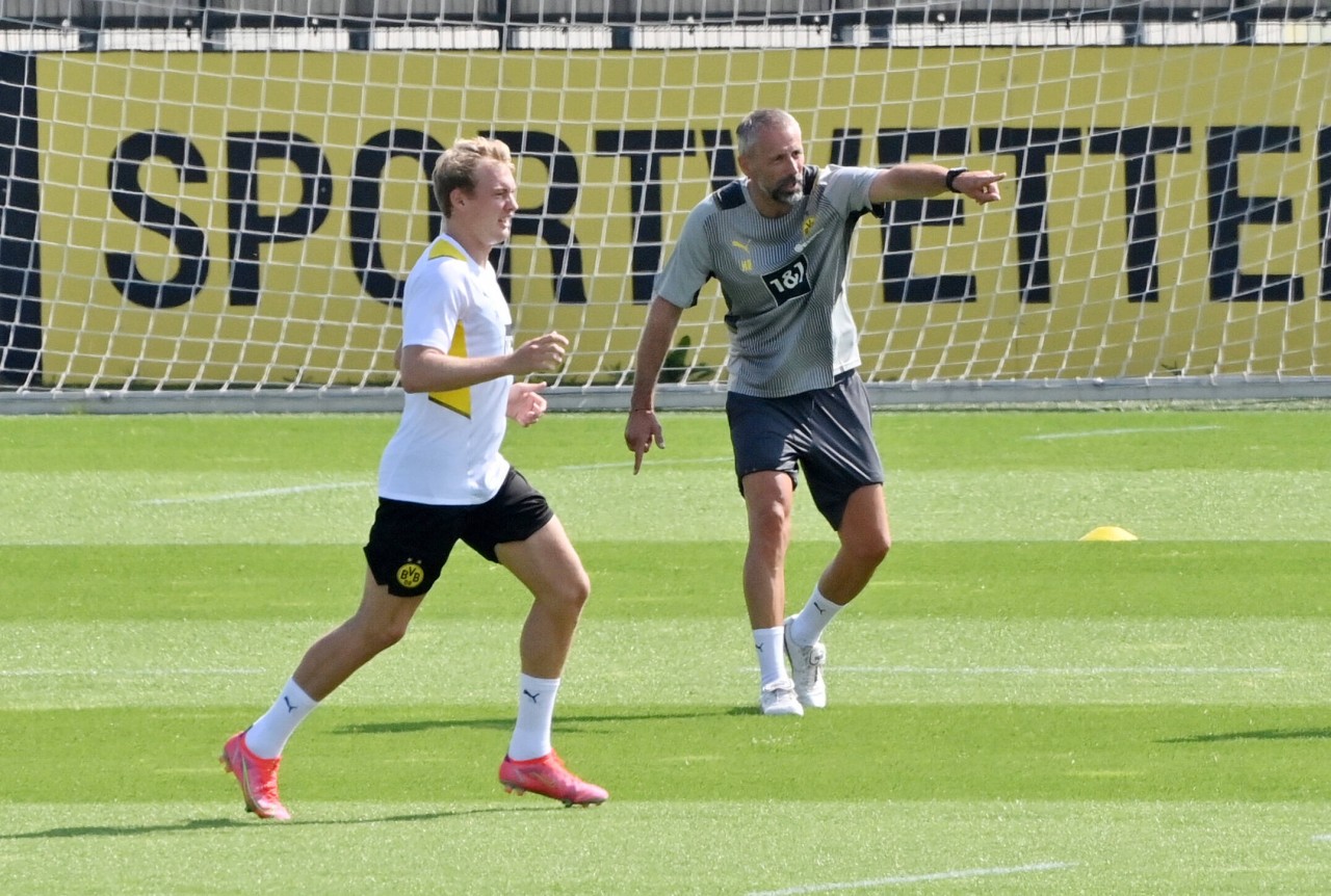 Julian Brandt und Marco Rose im Training.