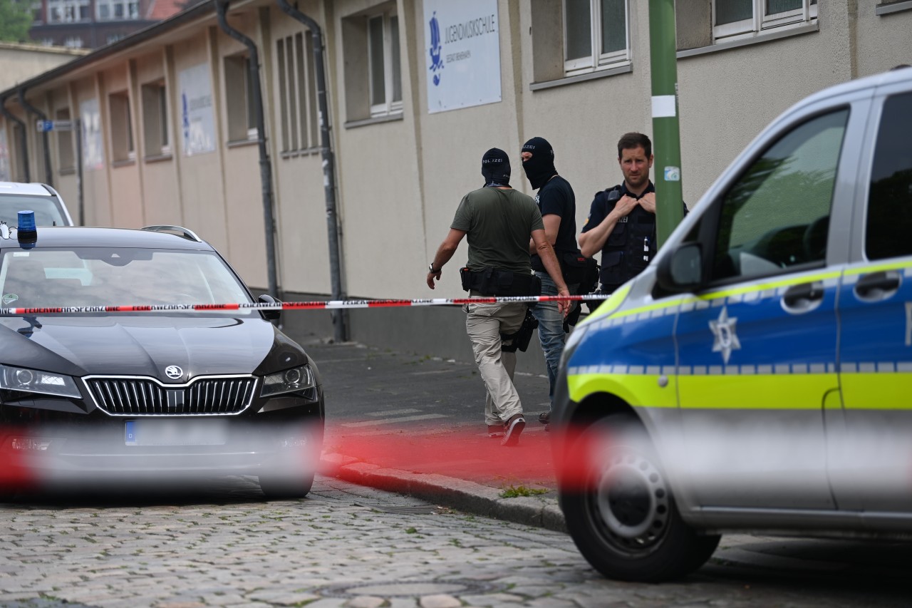 Bremerhaven: Das SEK war wegen der Schüsse an einer Schule im Einsatz.