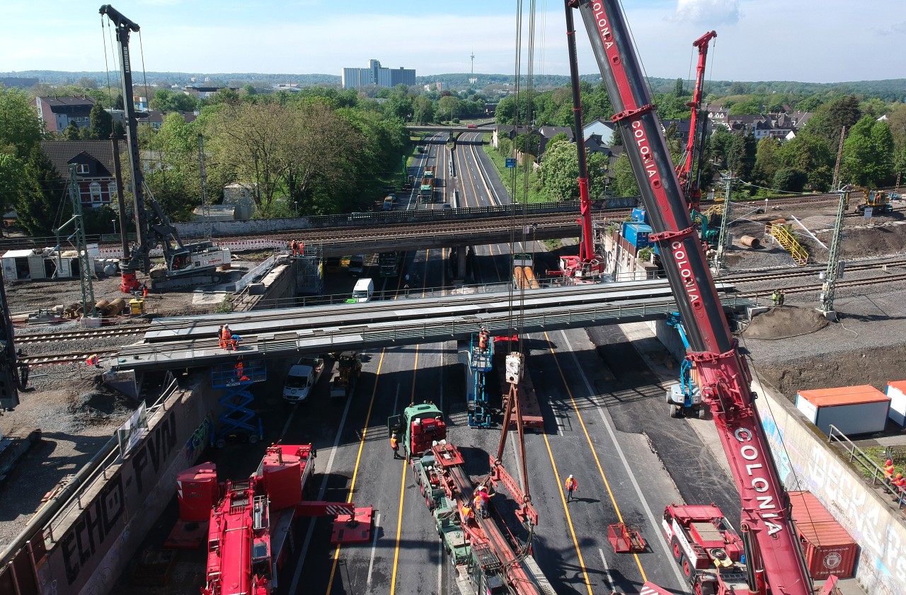 Die Brücken an der A40 in Mülheim waren so beschädigt, dass sie abgerissen werden mussten.