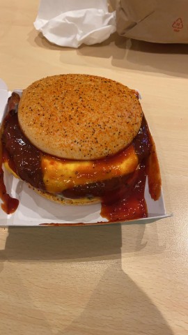 Viel zu viel Sauce war auf dem Burger von McDonald's gelandet. 