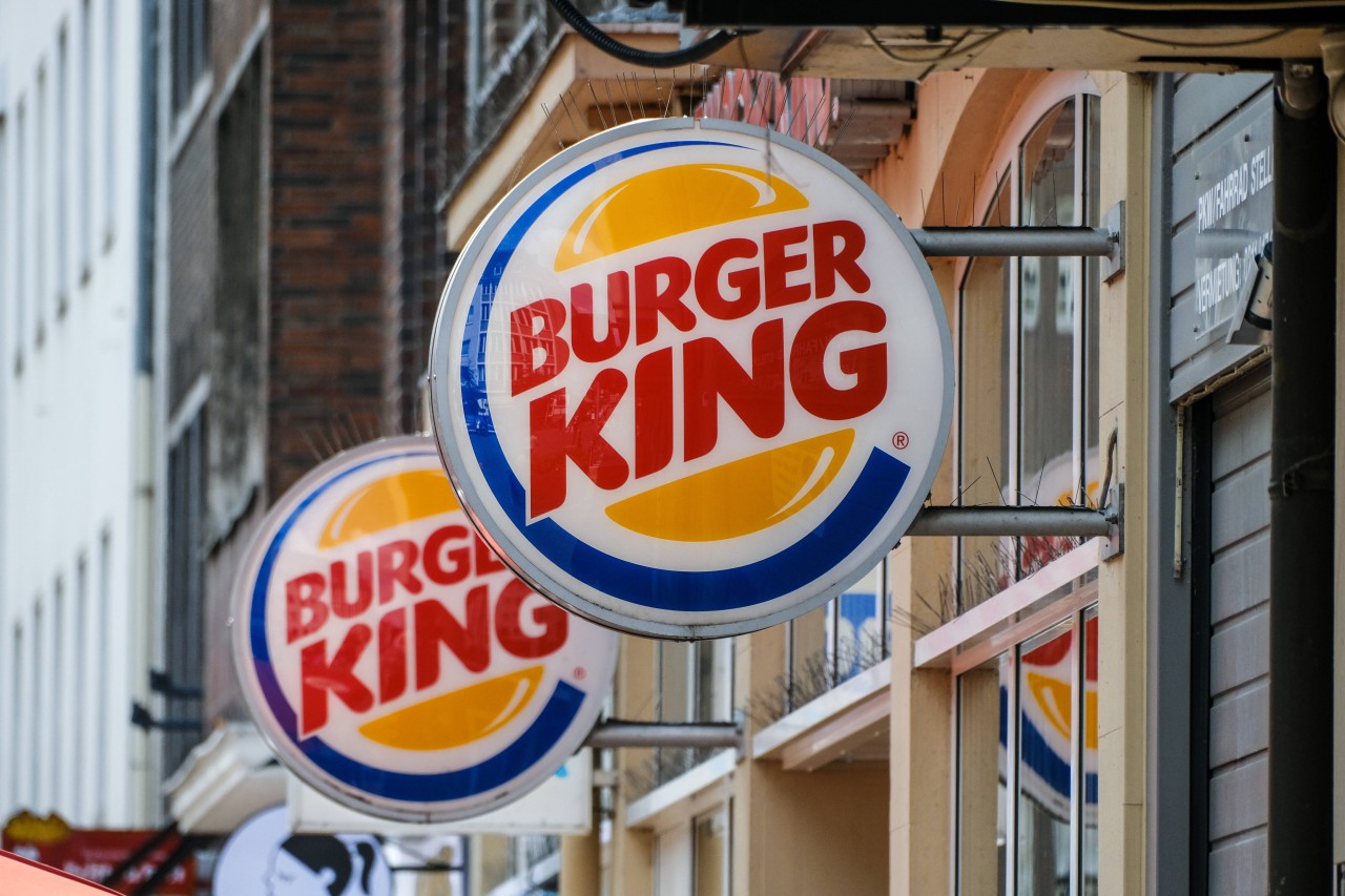 Bei Burger King wirft in einer Filiale in der USA jetzt die ganze Belegschaft hin. 
