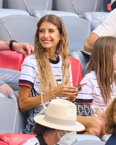 Cathy Hummels teilt ein Knutsch-Foto!