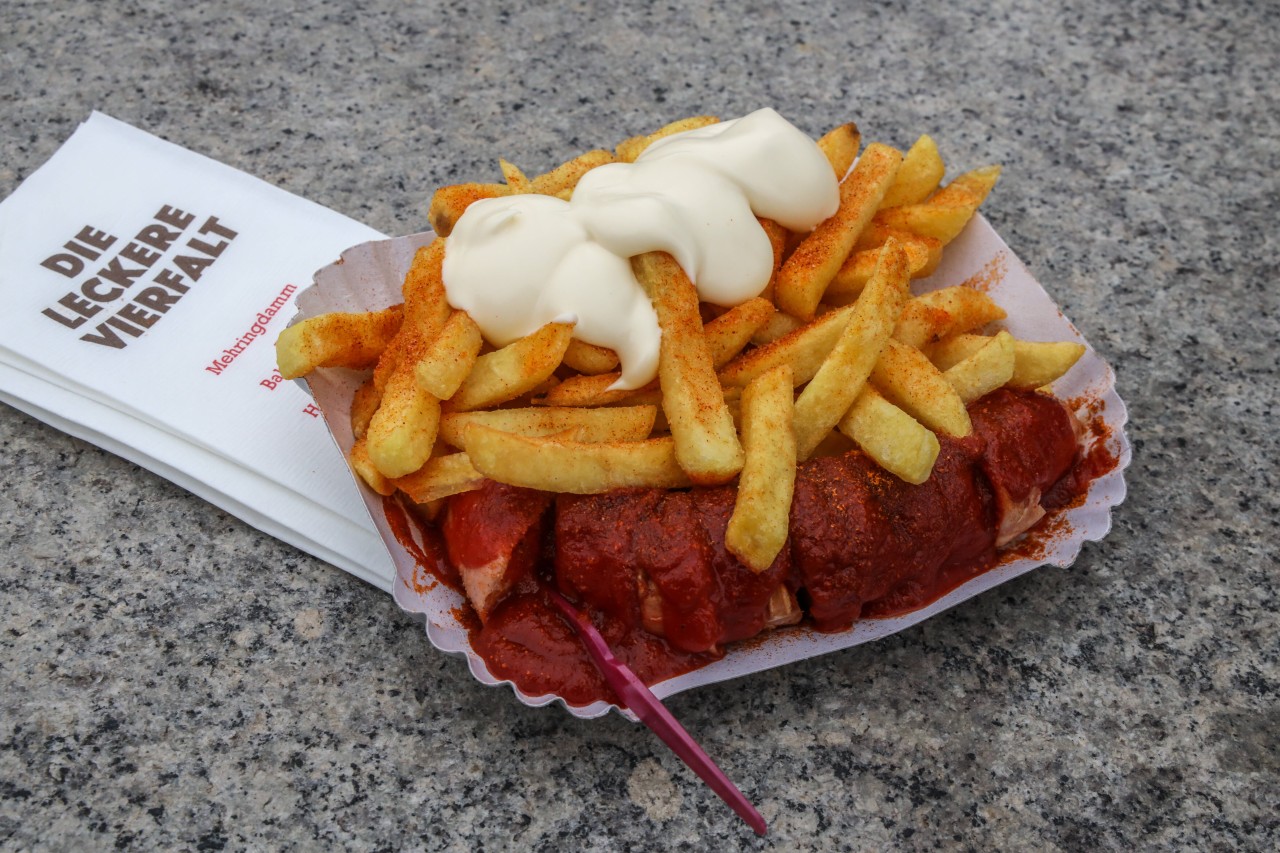 Currywurst: Fernsehkoch Mario Kotaska mag es am liebsten klassisch. (Symbolbild)