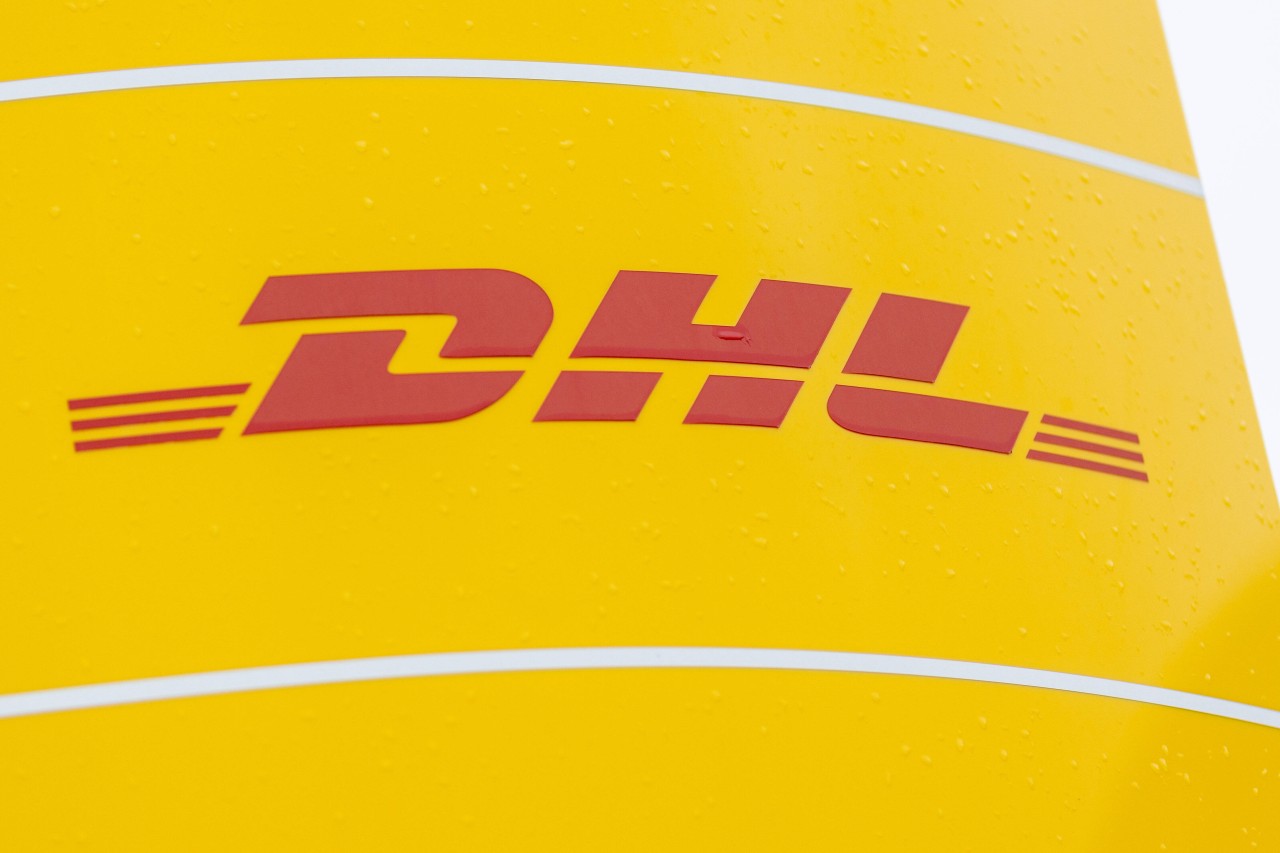 Betrüger haben Logo und Name der DHL geklaut, um auf ein angeblich verlockendes Angebot aufmerksam zu machen. (Symbolfoto)