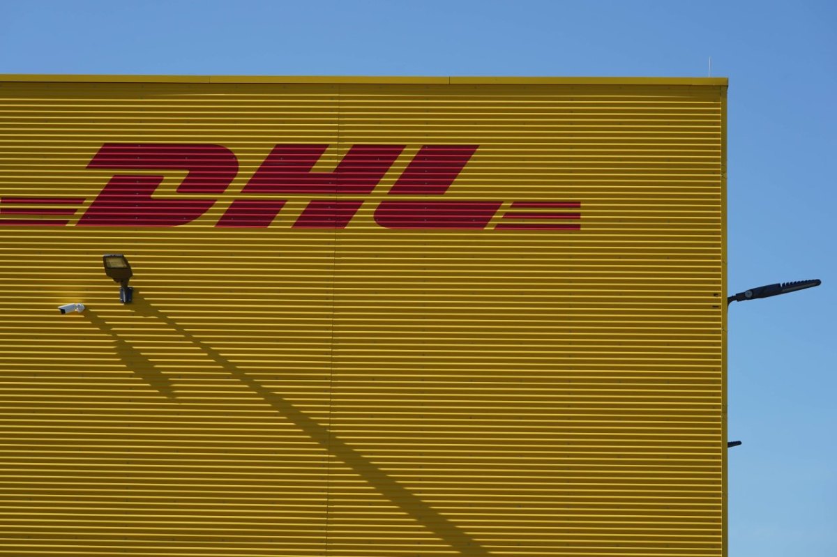 DHL Logo