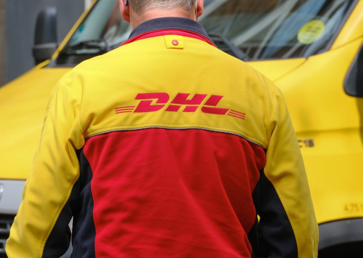 DHL kündigt Preiserhöhung an - diese Kunden müssen tiefer in die Tasche greifen