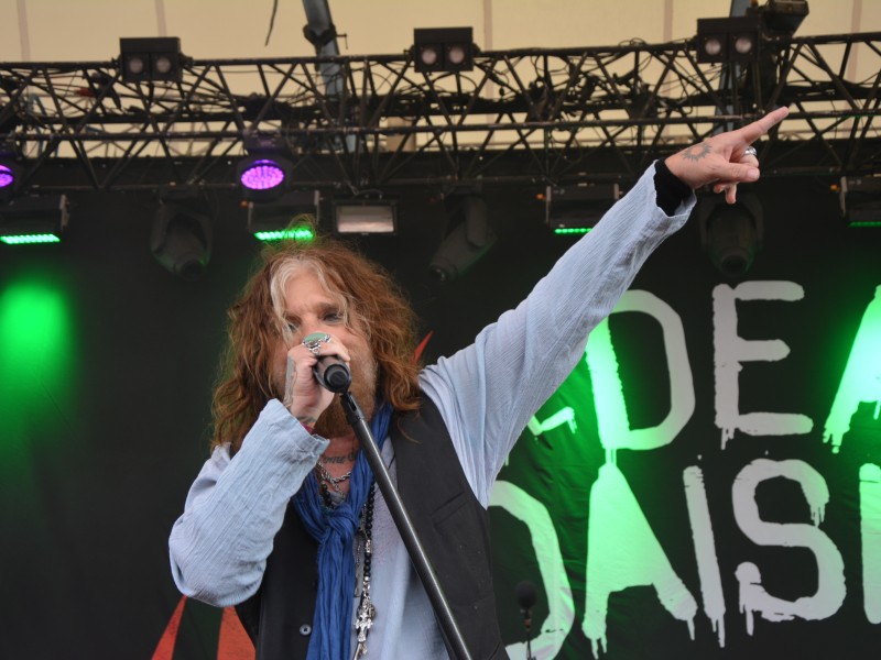 Die Band The Dead Daisies bei ihrem Auftritt im Amphitheater Gelsenkirchen. Dort fand wieder das Rock Hard Festival statt.