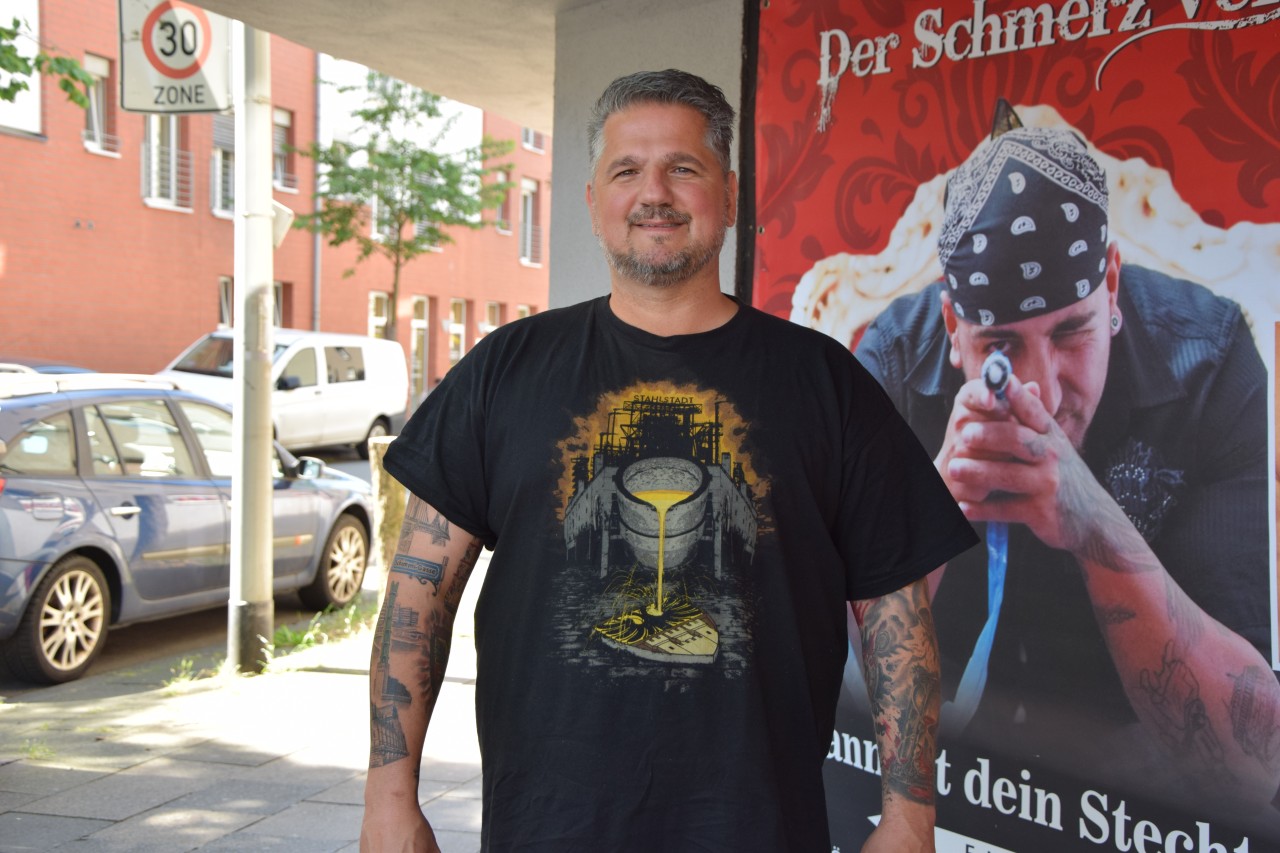 Stefan Schmidt (44) liebt Duisburg und das zeigt er auch mit seinen Tattoos.