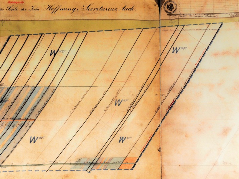 Eine alte Karte, auf der Stollen und Flöze aus dem 19. Jahrhundert verzeichnet sind. Foto: Knut Vahlensieck / WAZ Fotopool 