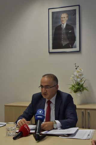 Der türkische Generalkonsul Sener Cebeci hatte zu einer Pressekonferenz geladen.