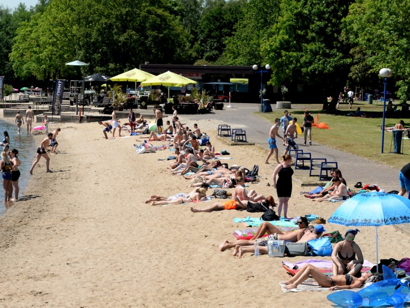 Echtes Strandfeeling gab es im Freibad Wolfsee in Duisburg, wo...