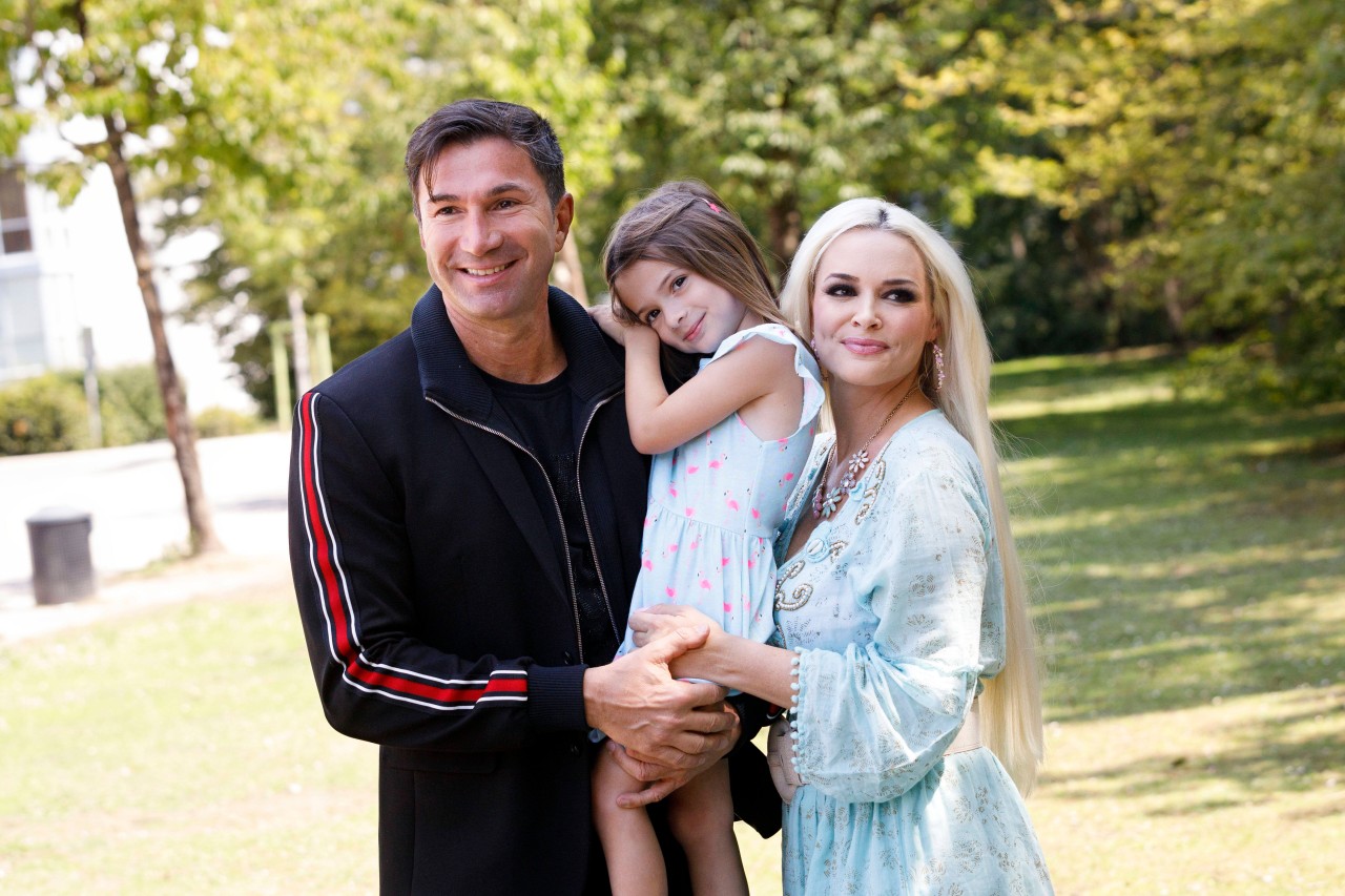 Daniela Katzenberger mit Ehemann Lucas Cordalis und Töchterchen Sophia.