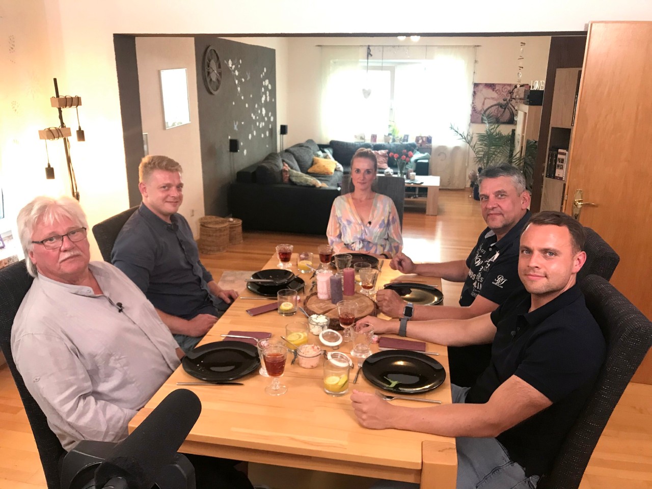 Das perfekte Dinner:  Klaus, Sören, Gastgeberin Binia, Michael und Martin.