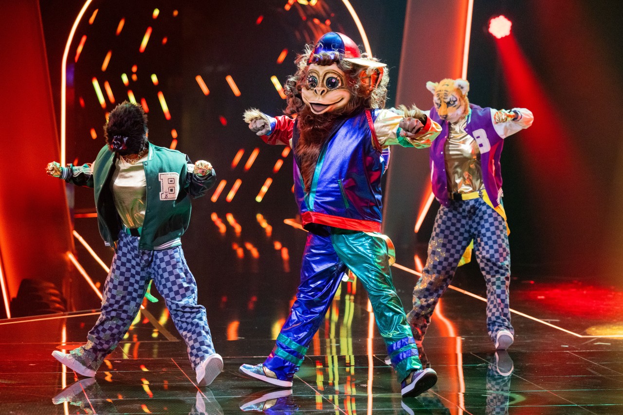 „Der Affe“ legte in der ersten Show „The Masked Dancer“ direkt mal ordentlich los.