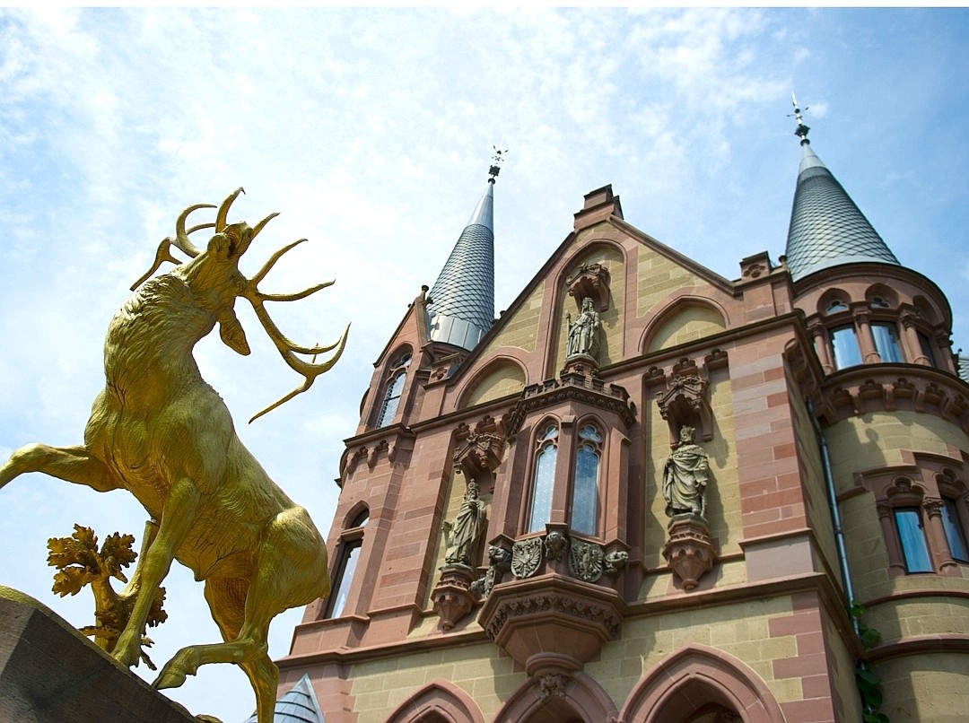 Das Schloss Drachenburg am Drachenfels in Königswinter.