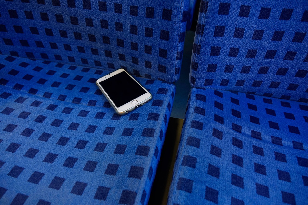 Smartphone in der Bahn vergessen? So könntes du es wiederbekommen.