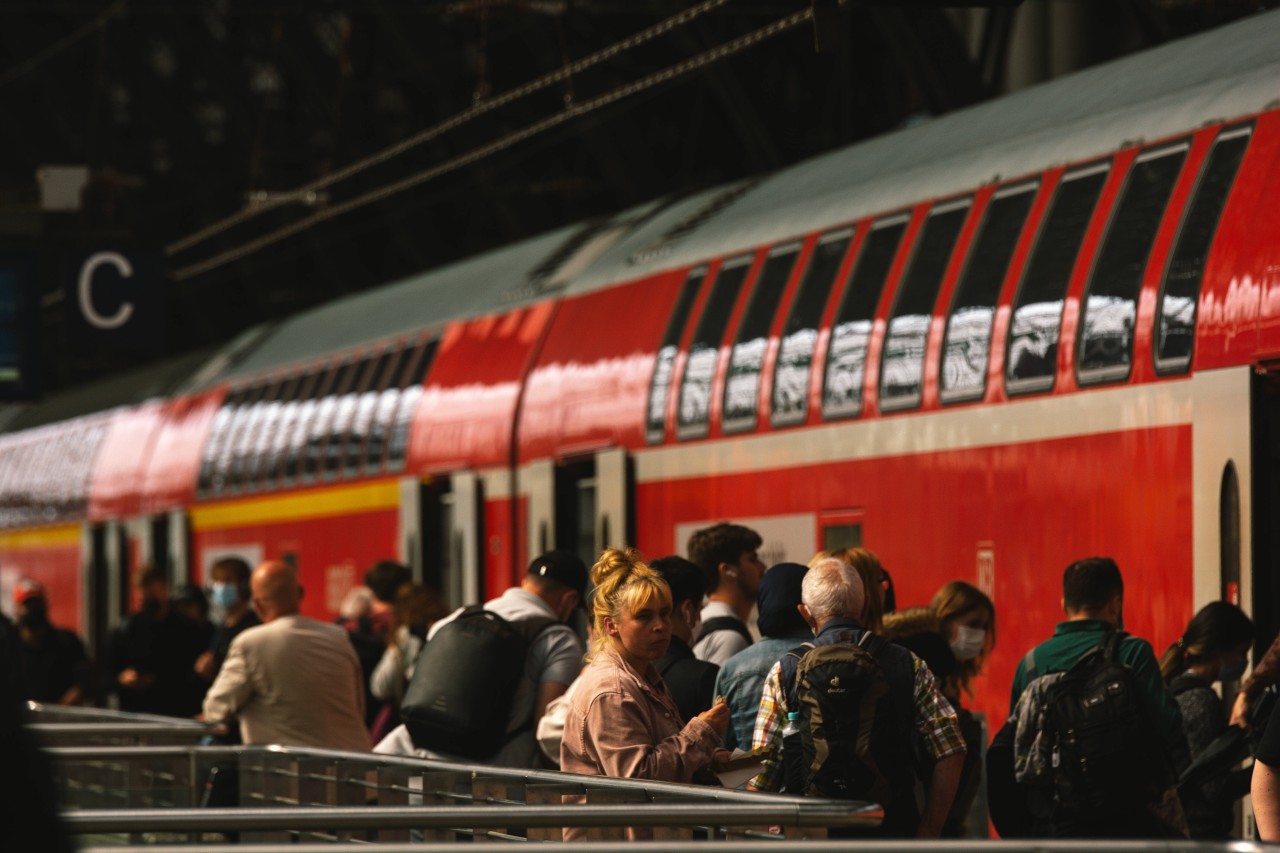 Deutsche Bahn: Schon bald könnte es zu Ausnahmesituationen an den Bahnhöfen und in den Zügen selbst kommen. (Symbolbild)