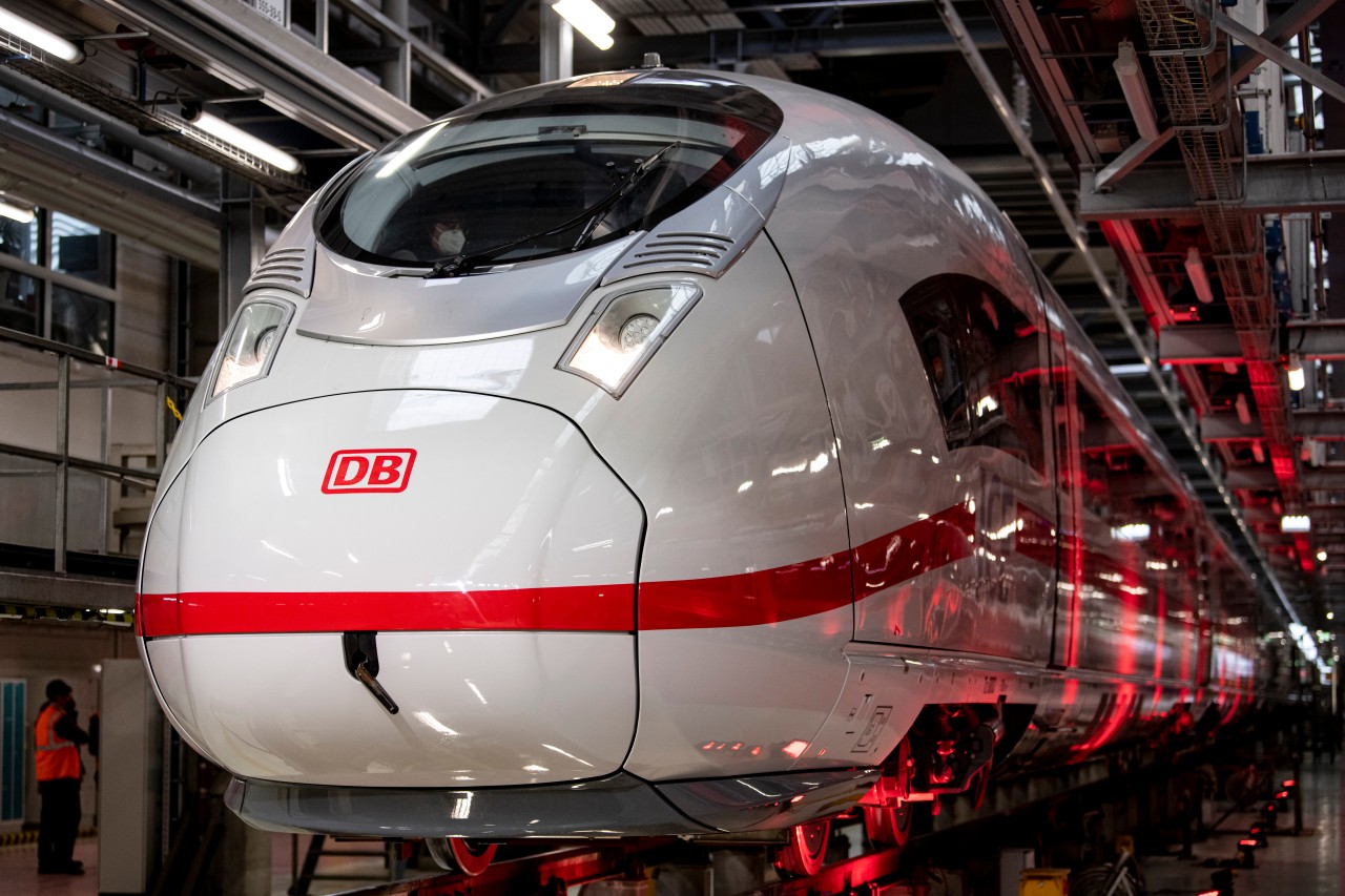 Im Februar 2022 hat die Deutsche Bahn sein neuestes Modell, den ICE 3neo, vorgestellt. (Archivbild)