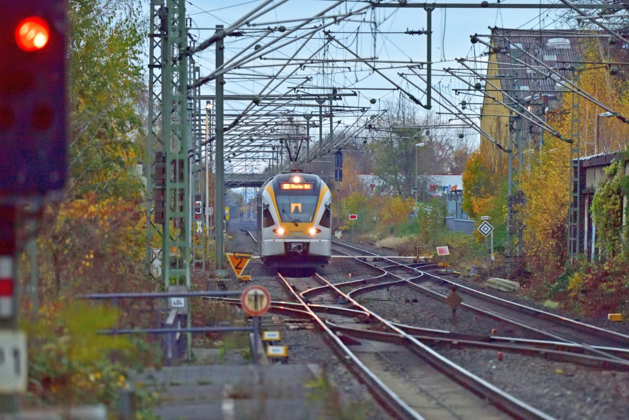 Der Lokführer der Eurobahn macht mit seinem Zug auf der Stelle kehrt. (Symbolbild)