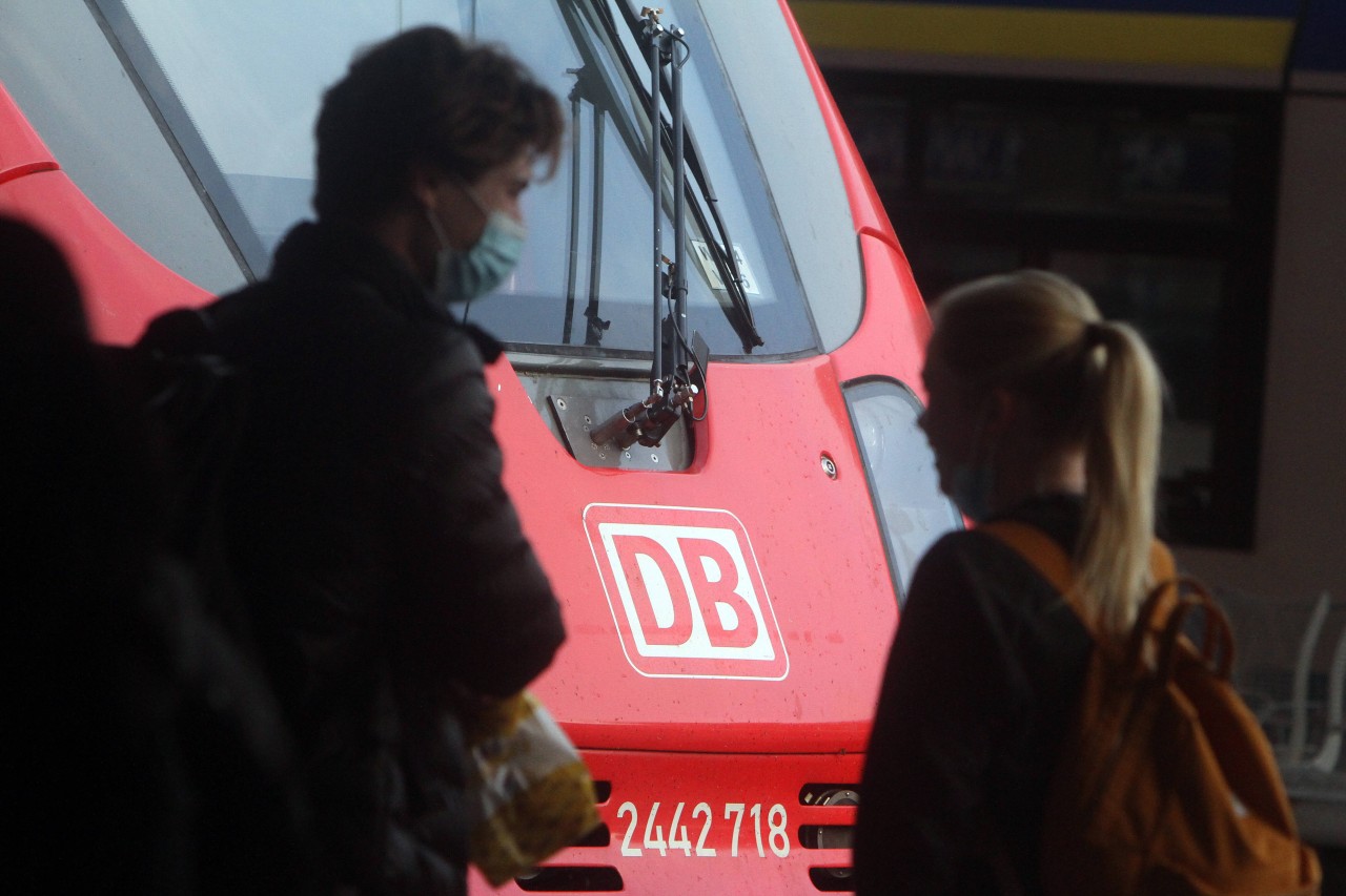 Deutsche Bahn: Zug muss plötzlich anhalten! Der Grund ist eine beunruhigende Nachricht (Symbolbild). 