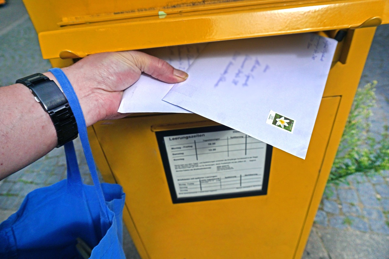 Deutsche Post zieht Preise bei Briefen an. (Symbolbild)
