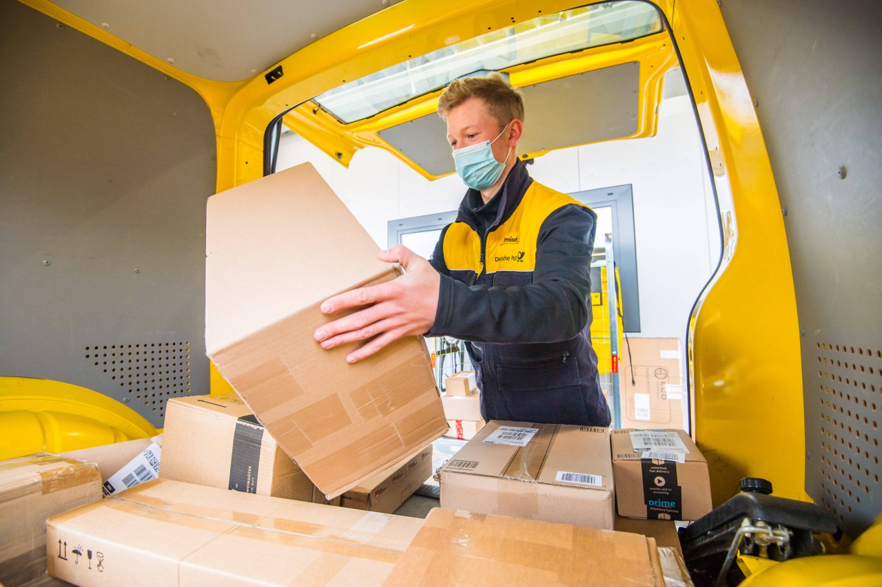 Deutsche Post: Paket-Empfänger werden zur Kasse gebeten – doch dahinter steckt mieser Betrug (Symbolbild). 